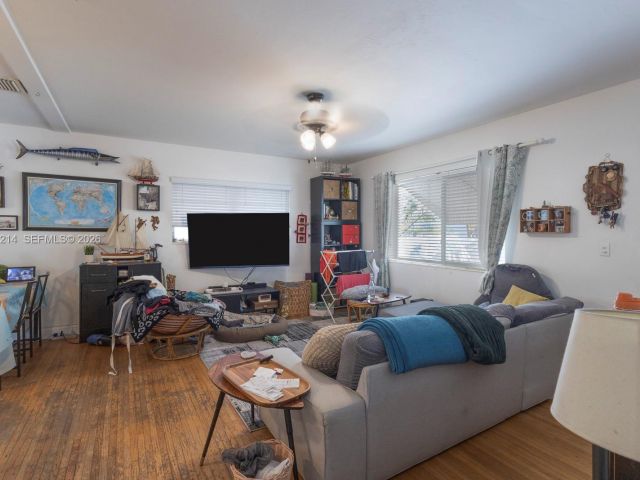 Продажа дома по адресу 2710 SW 28th Ct - фото 7520897