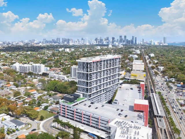 Продажа дома по адресу 2710 SW 28th Ct - фото 7520900