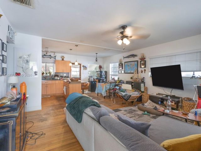 Продажа дома по адресу 2710 SW 28th Ct - фото 7520902