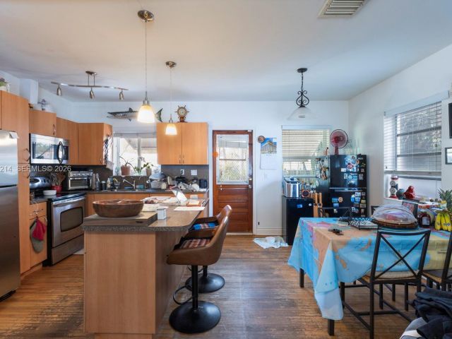 Продажа дома по адресу 2710 SW 28th Ct - фото 7520903