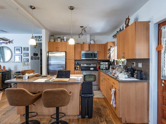 Продажа дома по адресу 2710 SW 28th Ct - фото 7520904