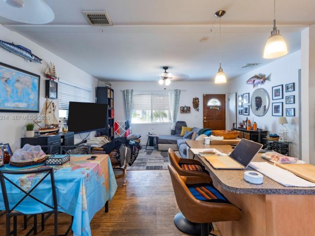 Продажа дома по адресу 2710 SW 28th Ct - фото 7520905