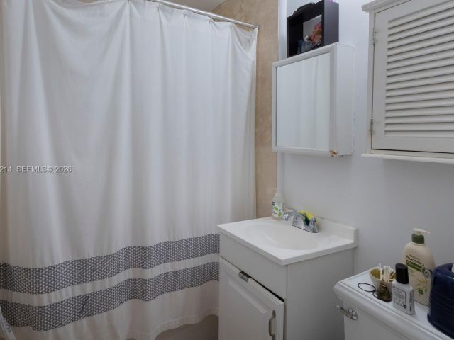 Продажа дома по адресу 2710 SW 28th Ct - фото 7520908