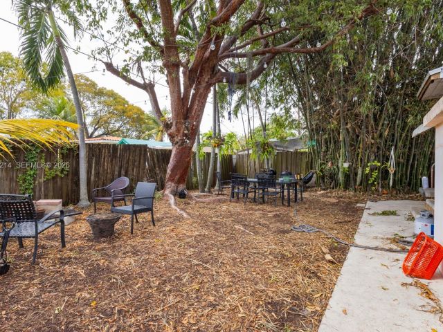 Продажа дома по адресу 2710 SW 28th Ct - фото 7520910