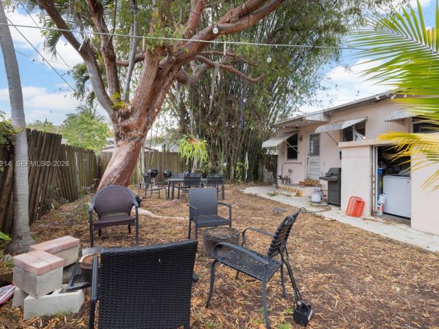 Продажа дома по адресу 2710 SW 28th Ct - фото 7520911