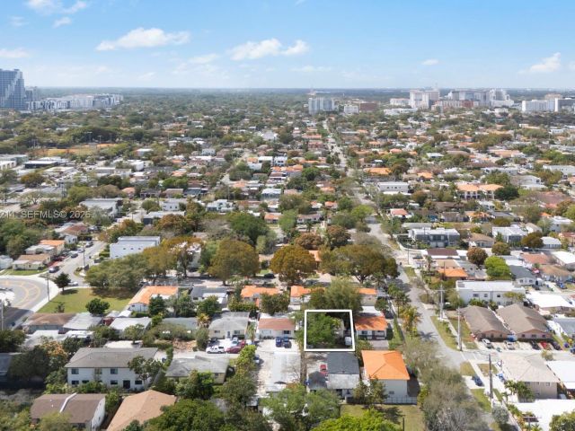 Продажа дома по адресу 2710 SW 28th Ct - фото 7520913