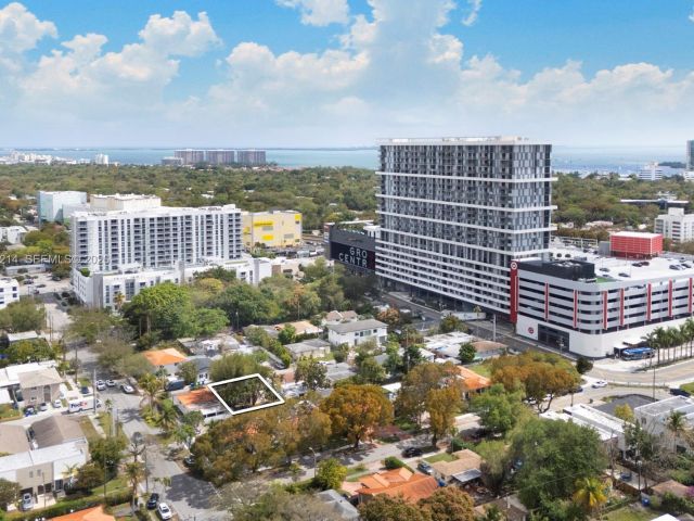 Продажа дома по адресу 2710 SW 28th Ct - фото 7520914