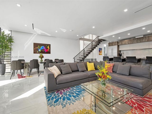 Дом в аренду по адресу 2516 NE 21st St B - фото 7482691