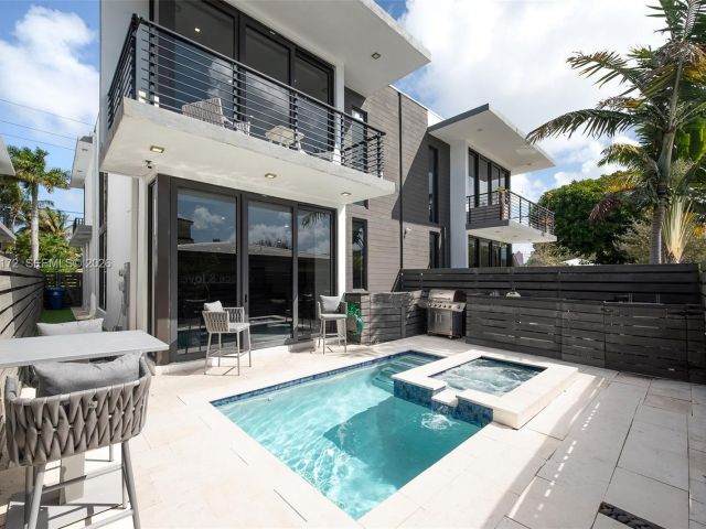 Дом в аренду по адресу 2516 NE 21st St B - фото 7482693