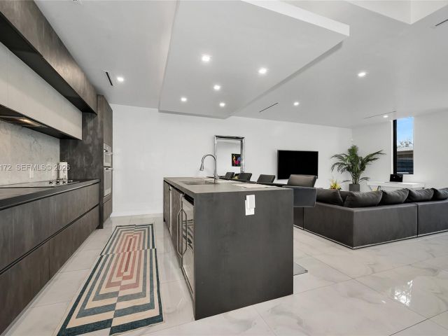 Дом в аренду по адресу 2516 NE 21st St B - фото 7482696