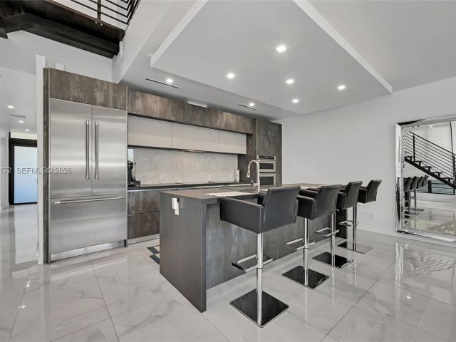 Дом в аренду по адресу 2516 NE 21st St B - фото 7482697