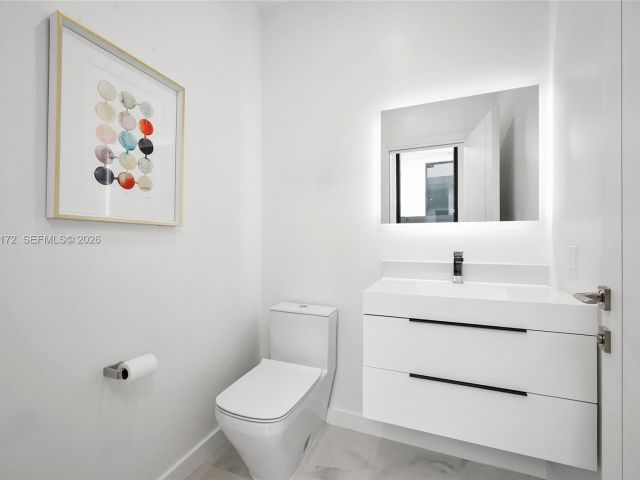 Дом в аренду по адресу 2516 NE 21st St B - фото 7482701