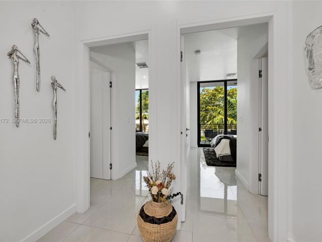 Дом в аренду по адресу 2516 NE 21st St B - фото 7482706