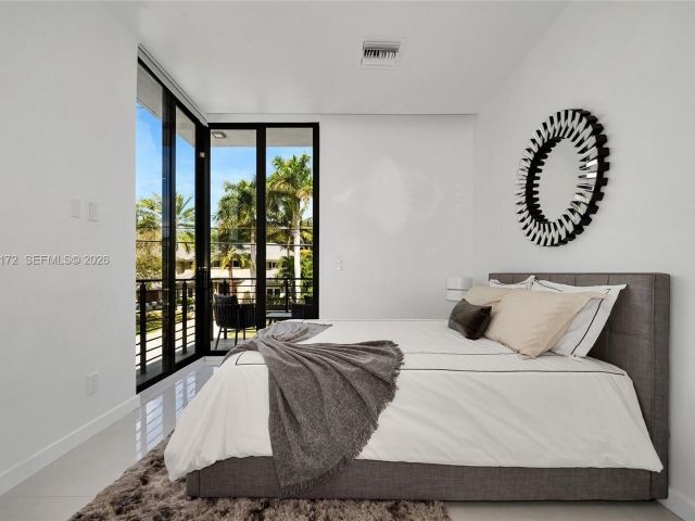 Дом в аренду по адресу 2516 NE 21st St B - фото 7482707