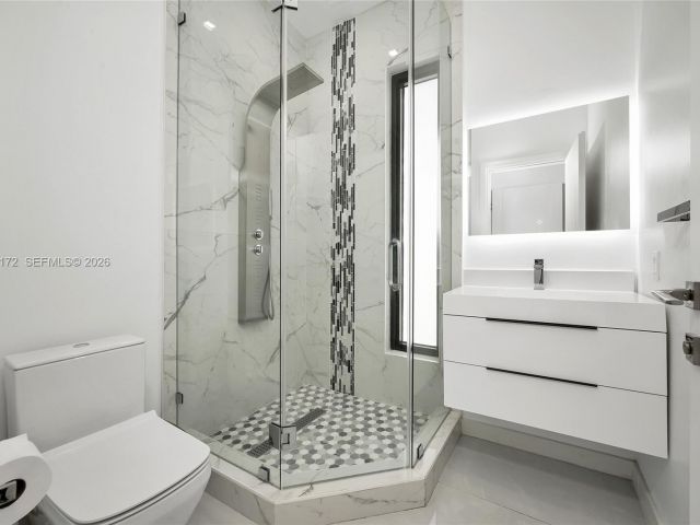 Дом в аренду по адресу 2516 NE 21st St B - фото 7482709