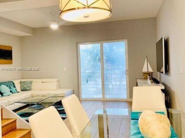 Продажа дома по адресу 619 Meridian Ave 4 - фото 7468635