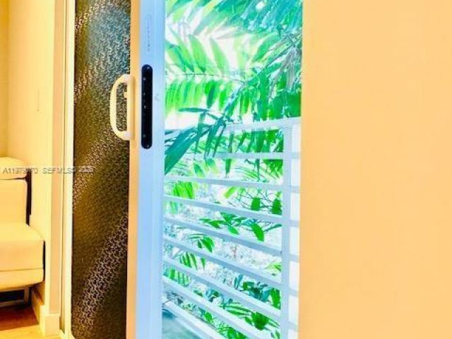 Продажа дома по адресу 619 Meridian Ave 4 - фото 7468636