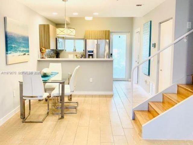 Продажа дома по адресу 619 Meridian Ave 4 - фото 7468639