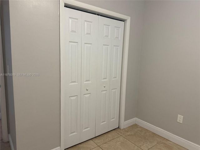 Продажа дома по адресу 4734 SW 4th St - фото 7465173