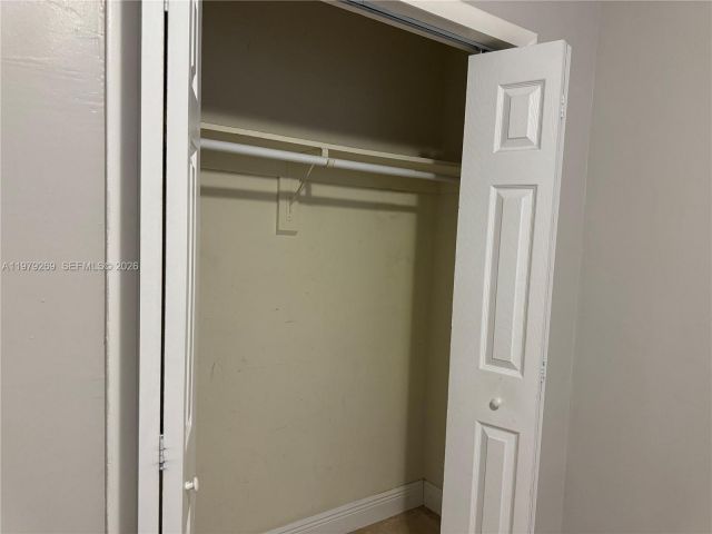 Продажа дома по адресу 4734 SW 4th St - фото 7465174