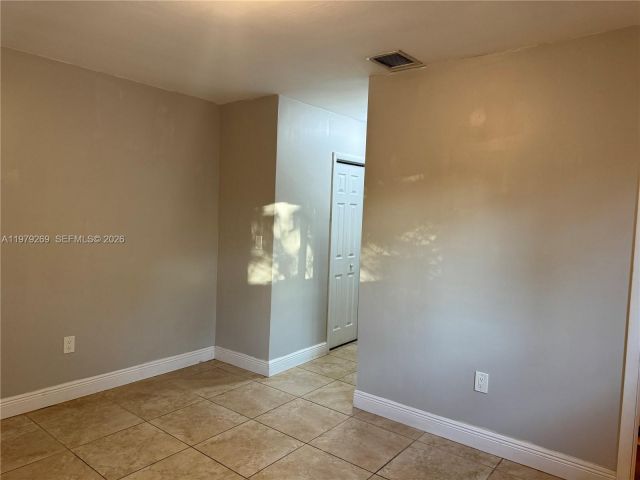 Продажа дома по адресу 4734 SW 4th St - фото 7465180