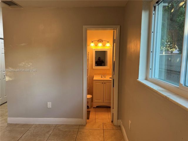 Продажа дома по адресу 4734 SW 4th St - фото 7465181