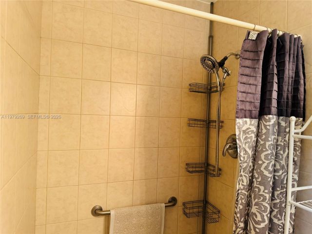 Продажа дома по адресу 4734 SW 4th St - фото 7465182