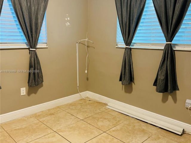 Продажа дома по адресу 4734 SW 4th St - фото 7465184