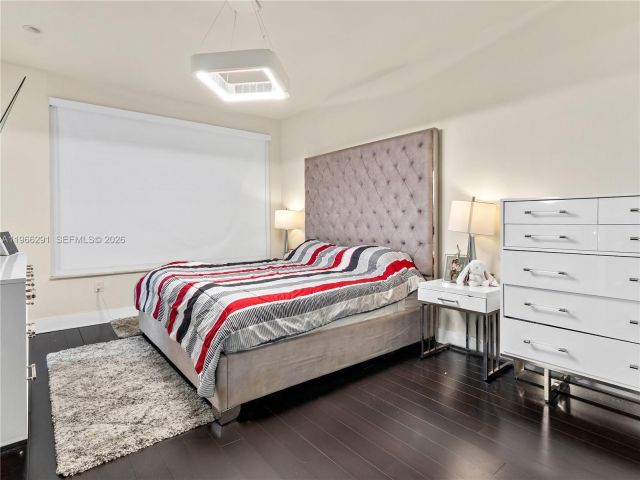 Продажа дома по адресу 6420 NW 105th Pl - фото 7529214