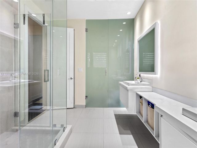 Продажа дома по адресу 6420 NW 105th Pl - фото 7529217