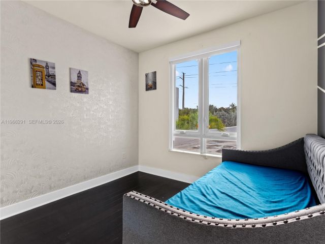 Продажа дома по адресу 6420 NW 105th Pl - фото 7529219