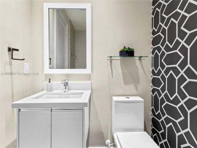 Продажа дома по адресу 6420 NW 105th Pl - фото 7529220