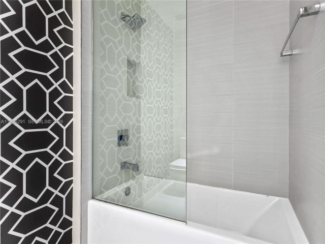 Продажа дома по адресу 6420 NW 105th Pl - фото 7529221