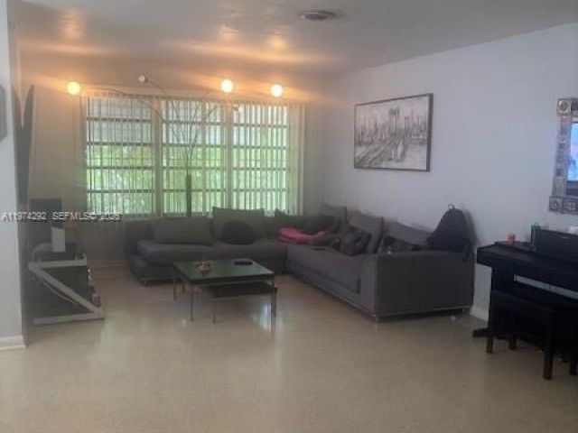 Продажа дома по адресу 15 NE 130th St - фото 7475578