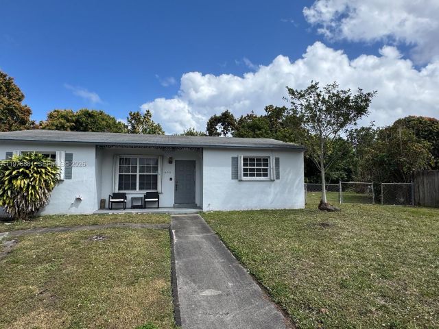 Дом в аренду по адресу 16981 NE 8th Ct - фото 7481035