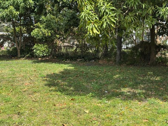 Дом в аренду по адресу 16981 NE 8th Ct - фото 7481043