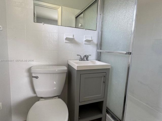 Дом в аренду по адресу 16981 NE 8th Ct - фото 7481047