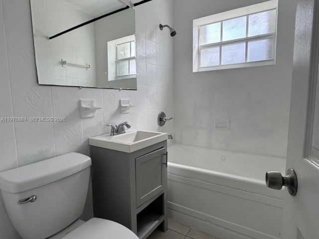 Дом в аренду по адресу 16981 NE 8th Ct - фото 7481052