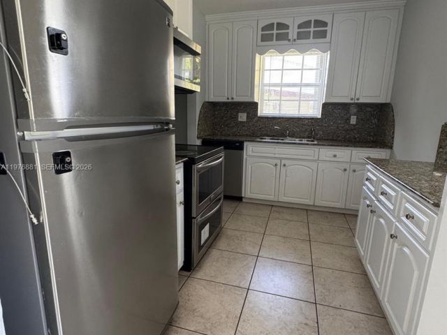 Дом в аренду по адресу 16981 NE 8th Ct - фото 7481059