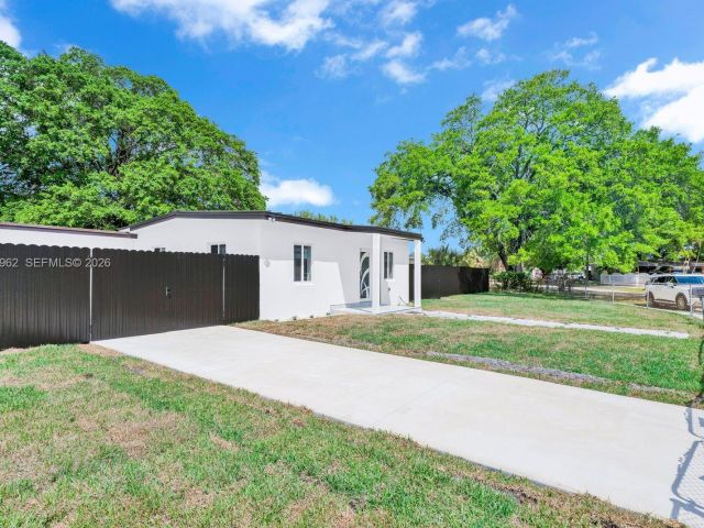 Продажа дома по адресу 16320 NW 19 CT - фото 7517117