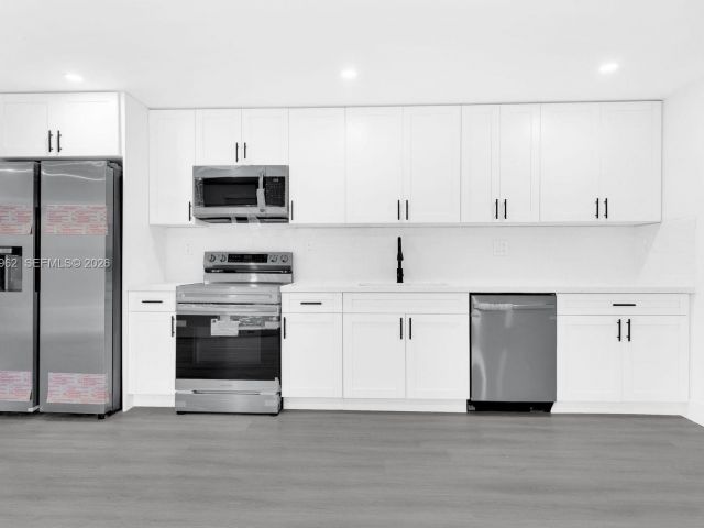 Продажа дома по адресу 16320 NW 19 CT - фото 7517122