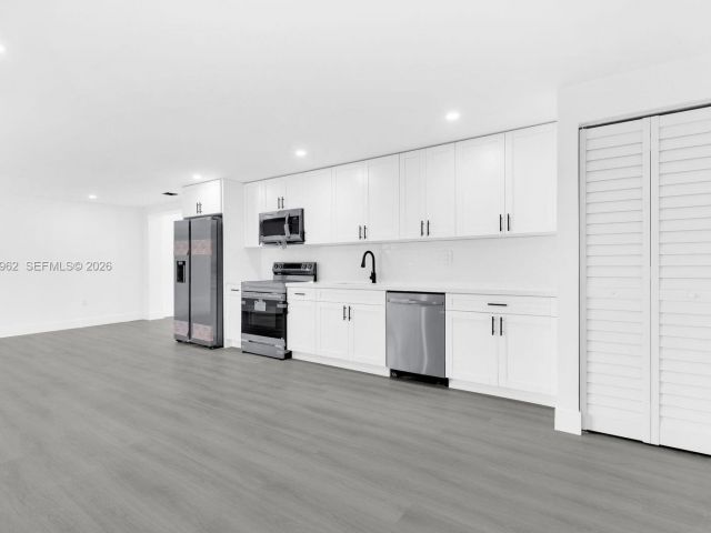 Продажа дома по адресу 16320 NW 19 CT - фото 7517123