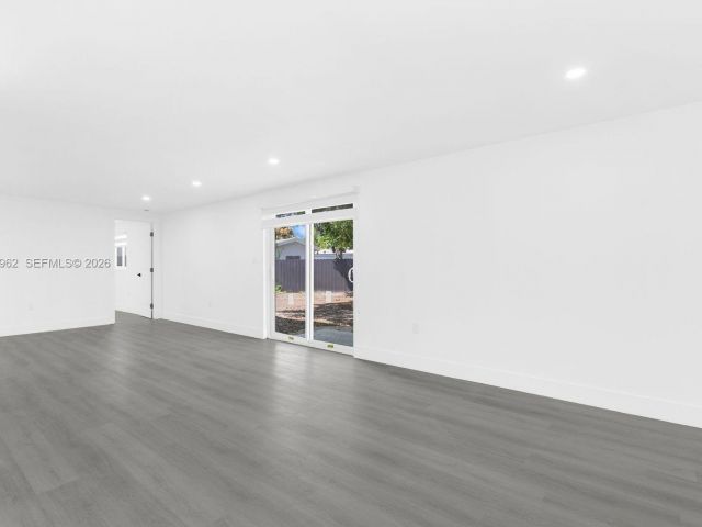 Продажа дома по адресу 16320 NW 19 CT - фото 7517126