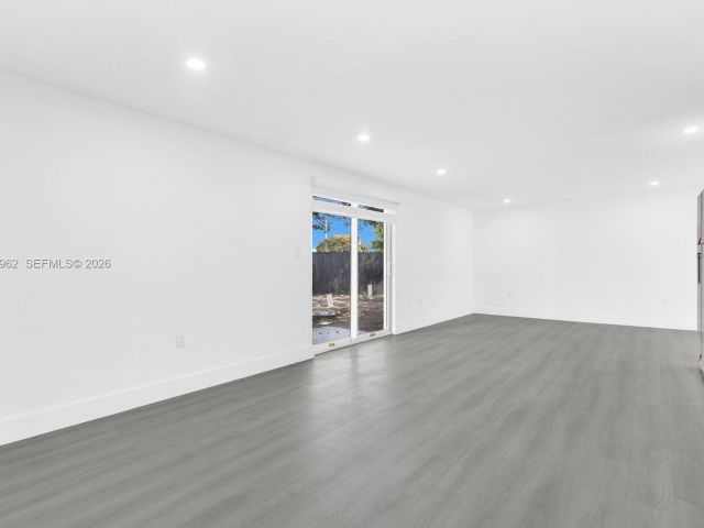 Продажа дома по адресу 16320 NW 19 CT - фото 7517127