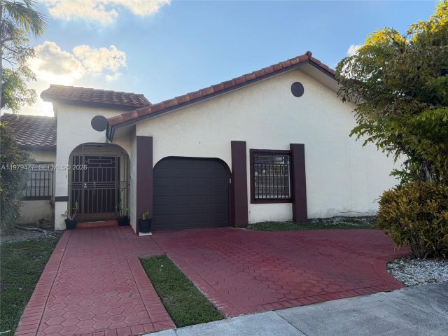 Продажа дома по адресу 1090 NW 128th Ct - фото 7530149