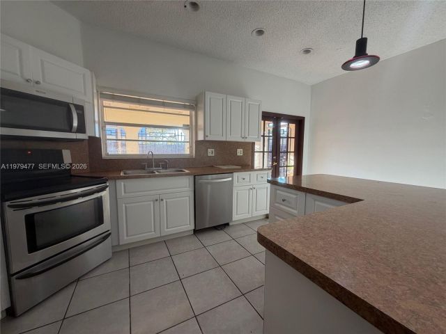 Продажа дома по адресу 1090 NW 128th Ct - фото 7530161