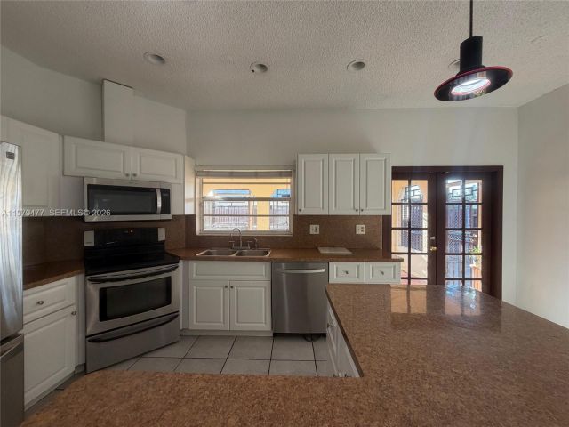 Продажа дома по адресу 1090 NW 128th Ct - фото 7530166