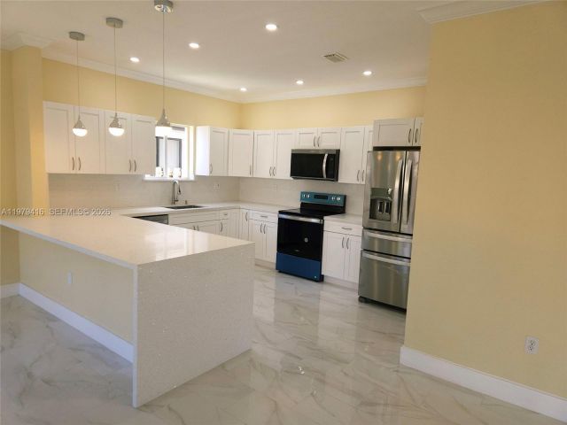 Продажа дома по адресу 2864 SW 138th Path - фото 7524521