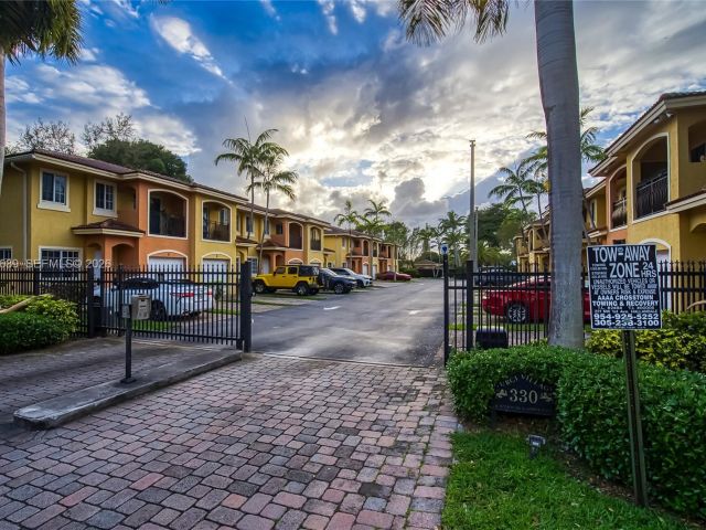 Дом в аренду по адресу 330 SW 2nd Ave 12 - фото 7462191