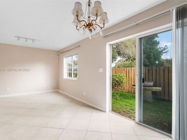 Дом в аренду по адресу 330 SW 2nd Ave 12 - фото 7462194